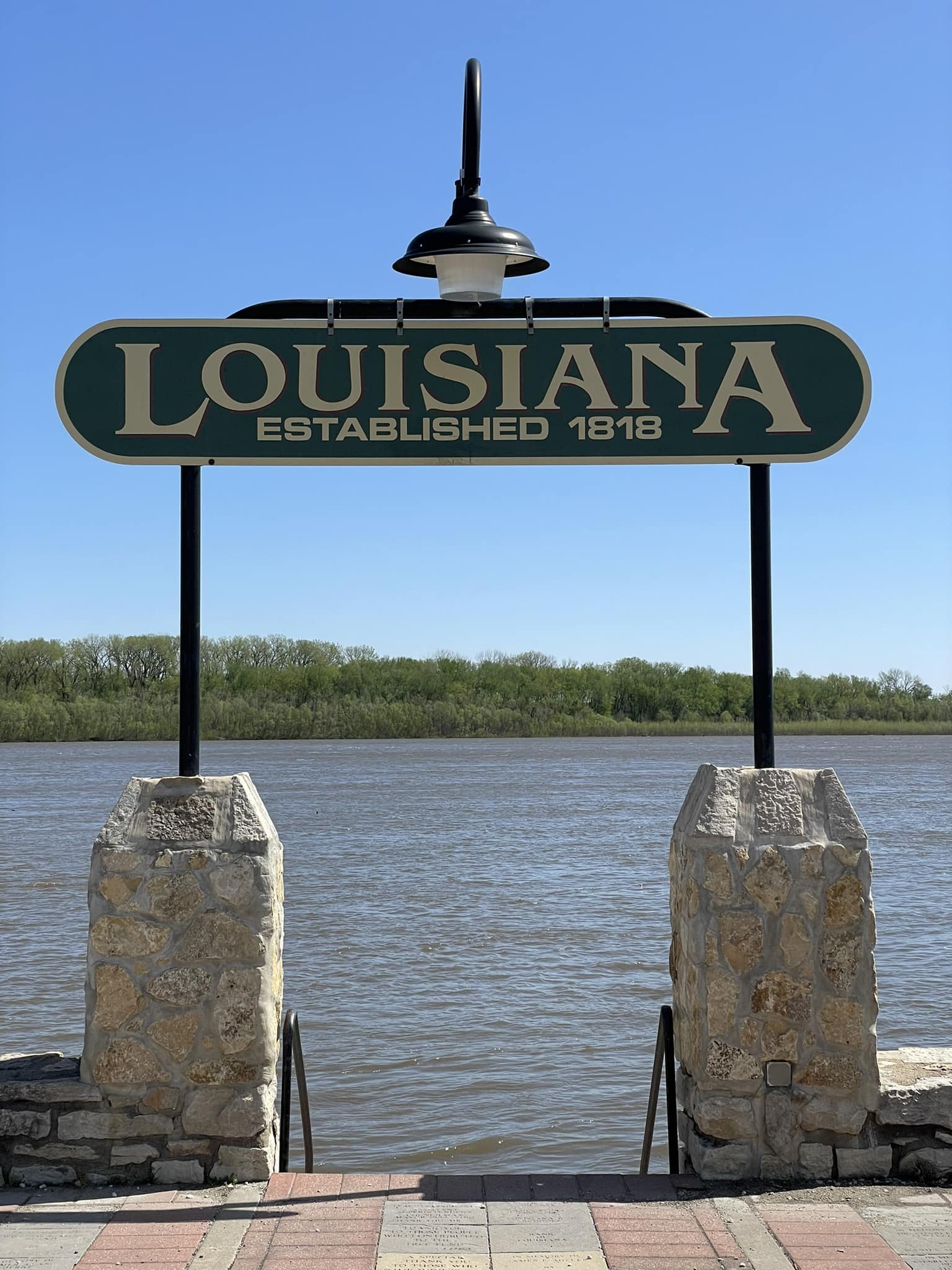 river sign Louisiana Missouri Chamber of Commerce